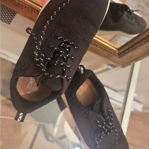 TOMS Men's Black and White Sneakers
